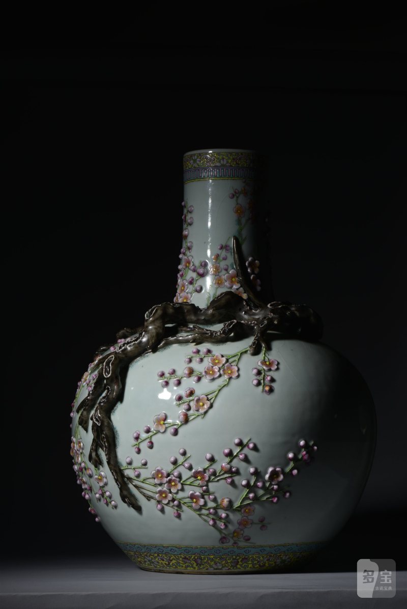 清晚期 粉彩堆塑梅枝纹天球瓶 - 图8